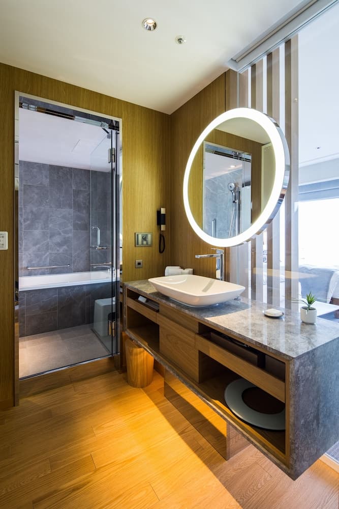 Bathroom sink