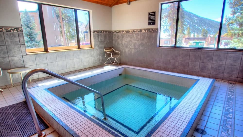 Indoor spa tub