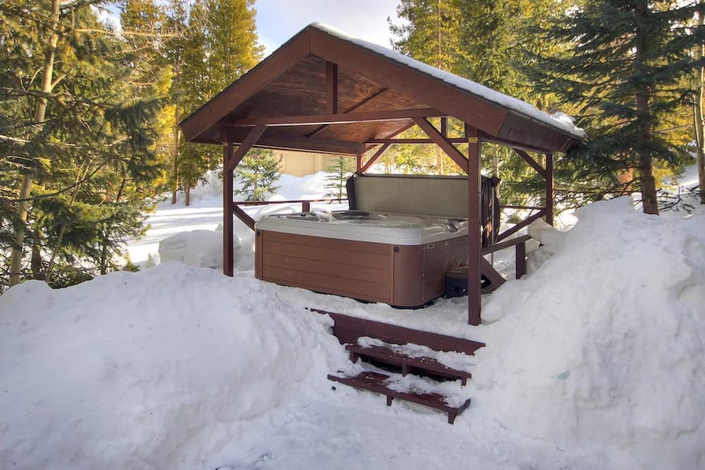 Private spa tub