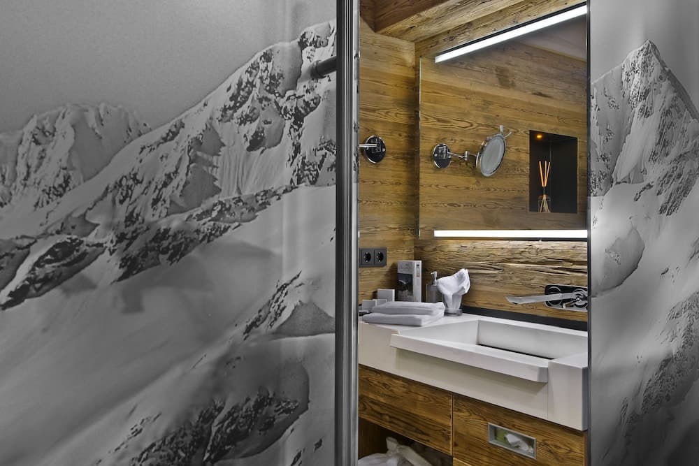 Bathroom sink