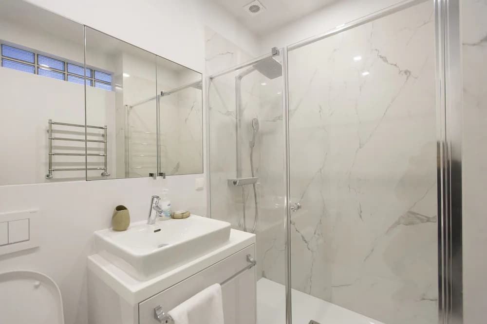 Bathroom shower