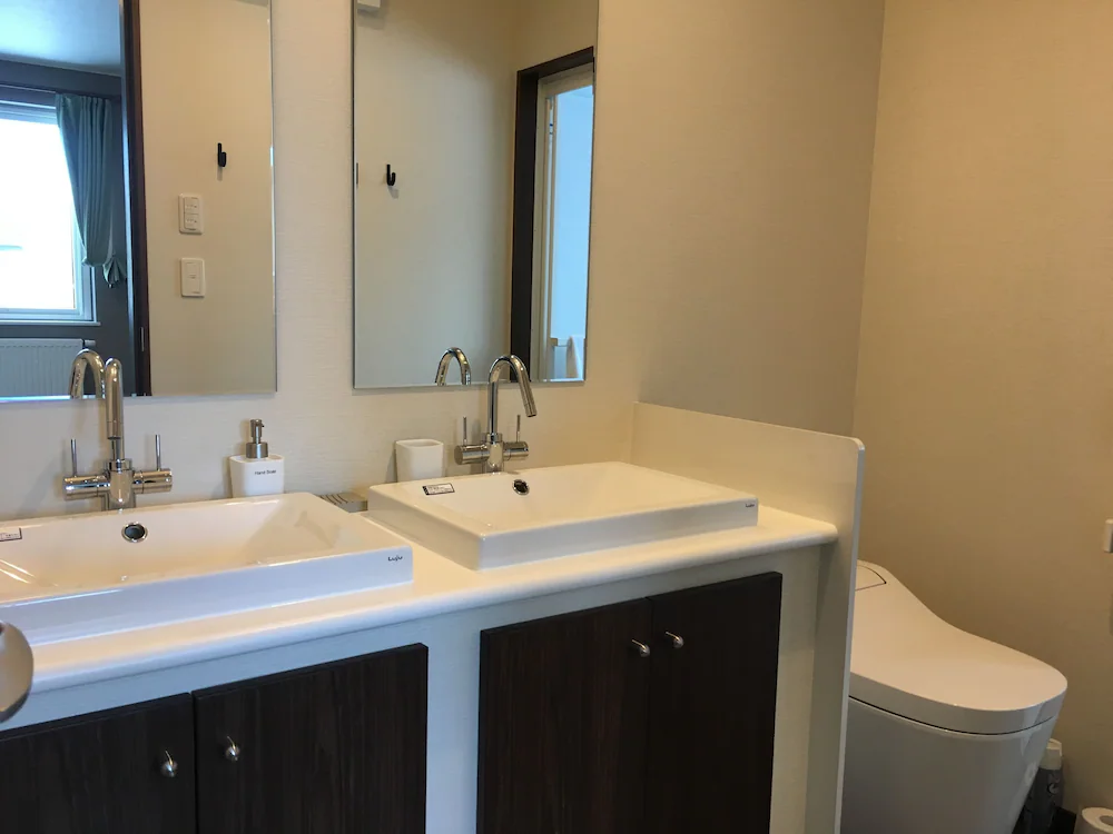 Bathroom sink