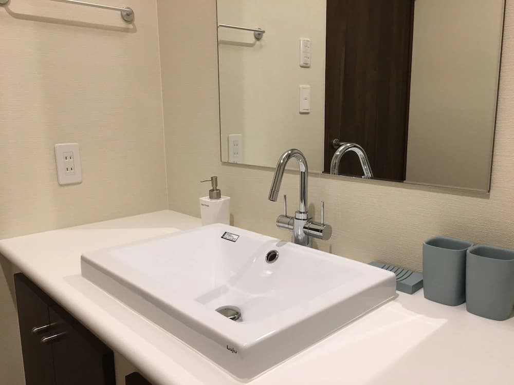 Bathroom sink