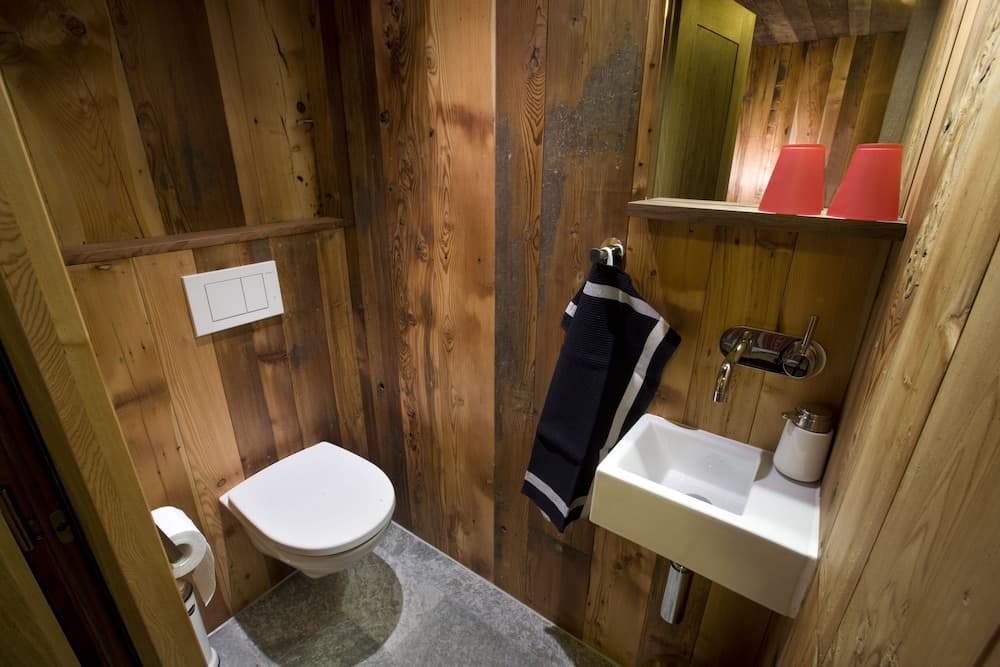 Bathroom amenities