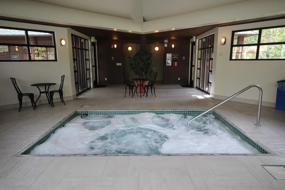 Indoor spa tub