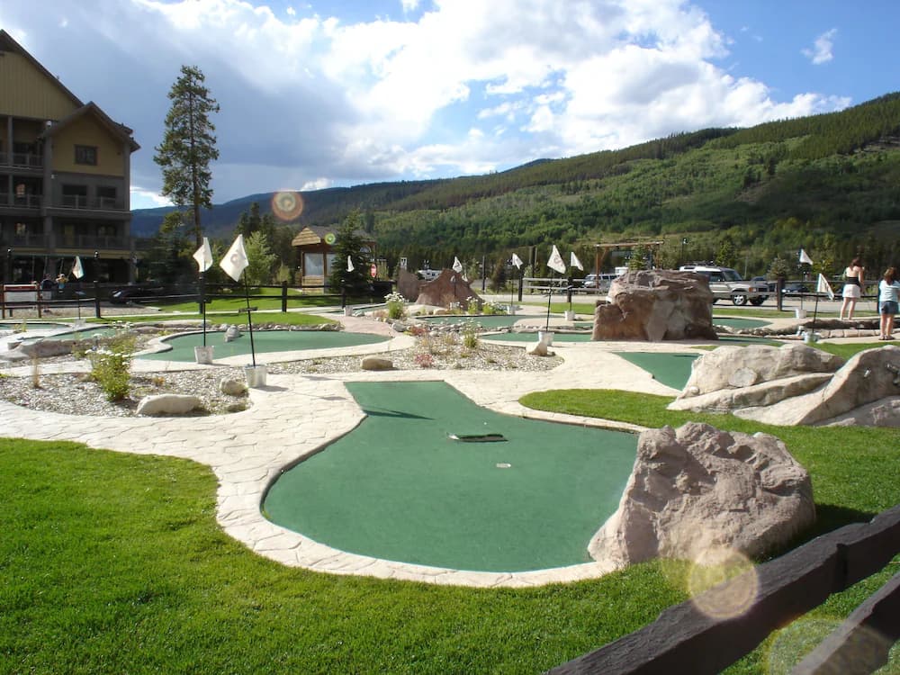 Mini-golf