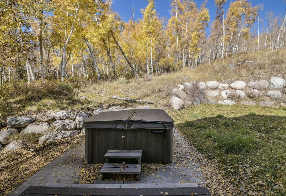 Private spa tub