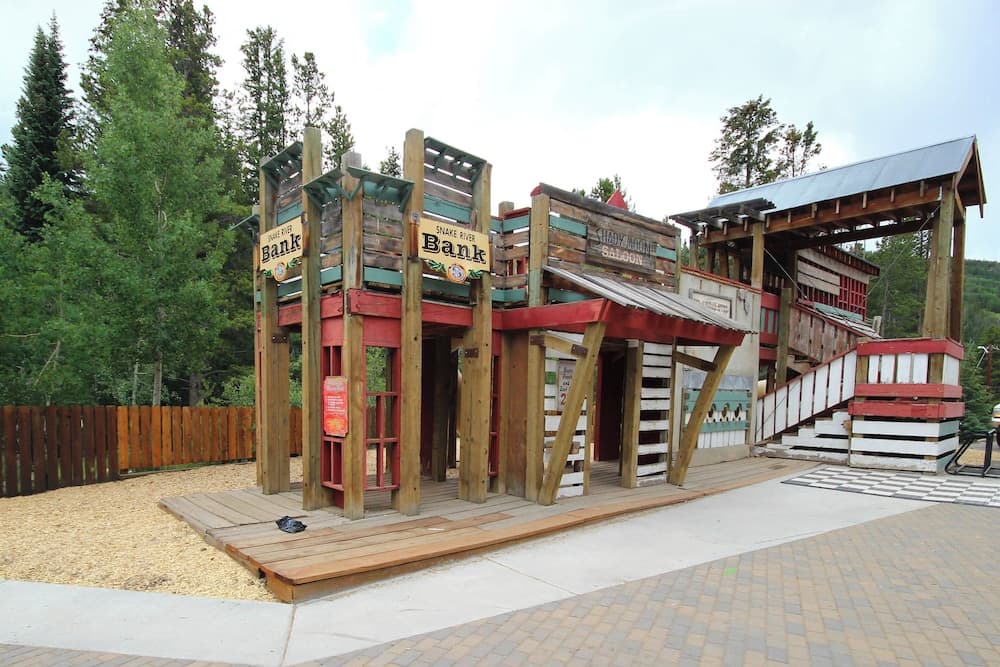 Children's play area - outdoor