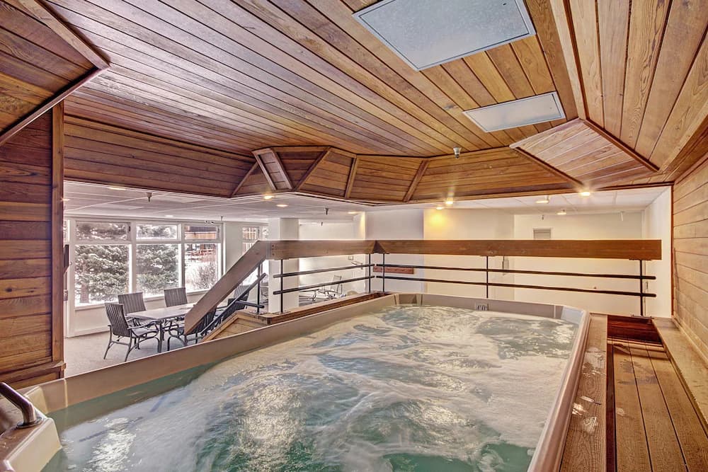 Indoor spa tub