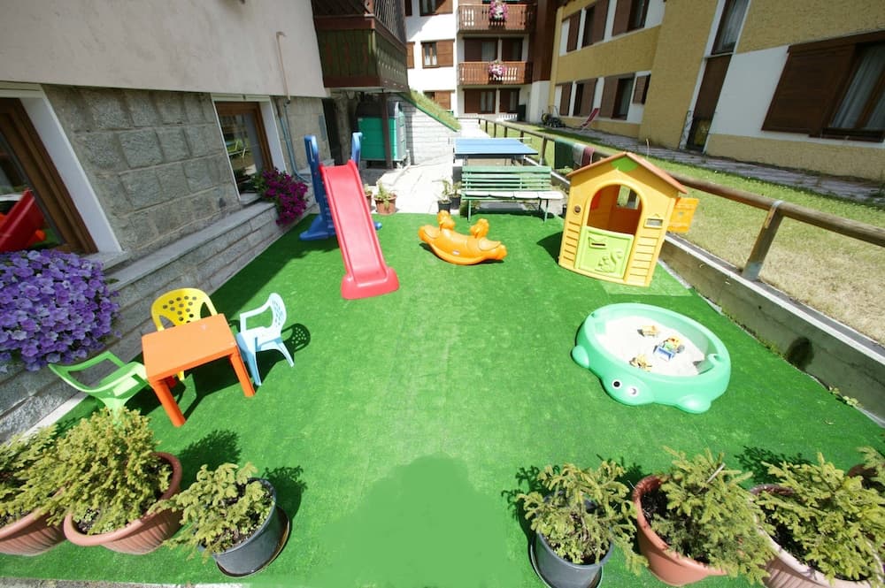 Children's play area - outdoor