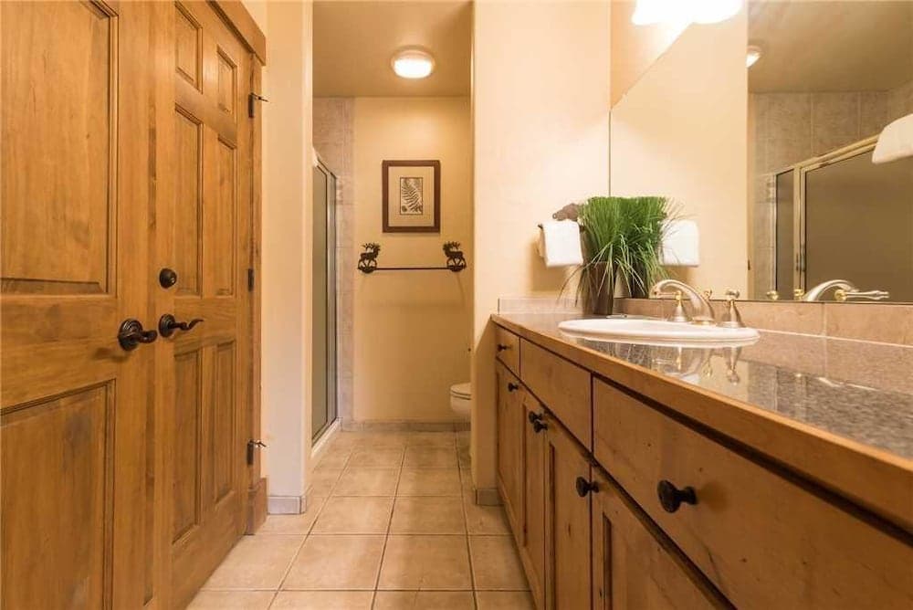 Bathroom sink