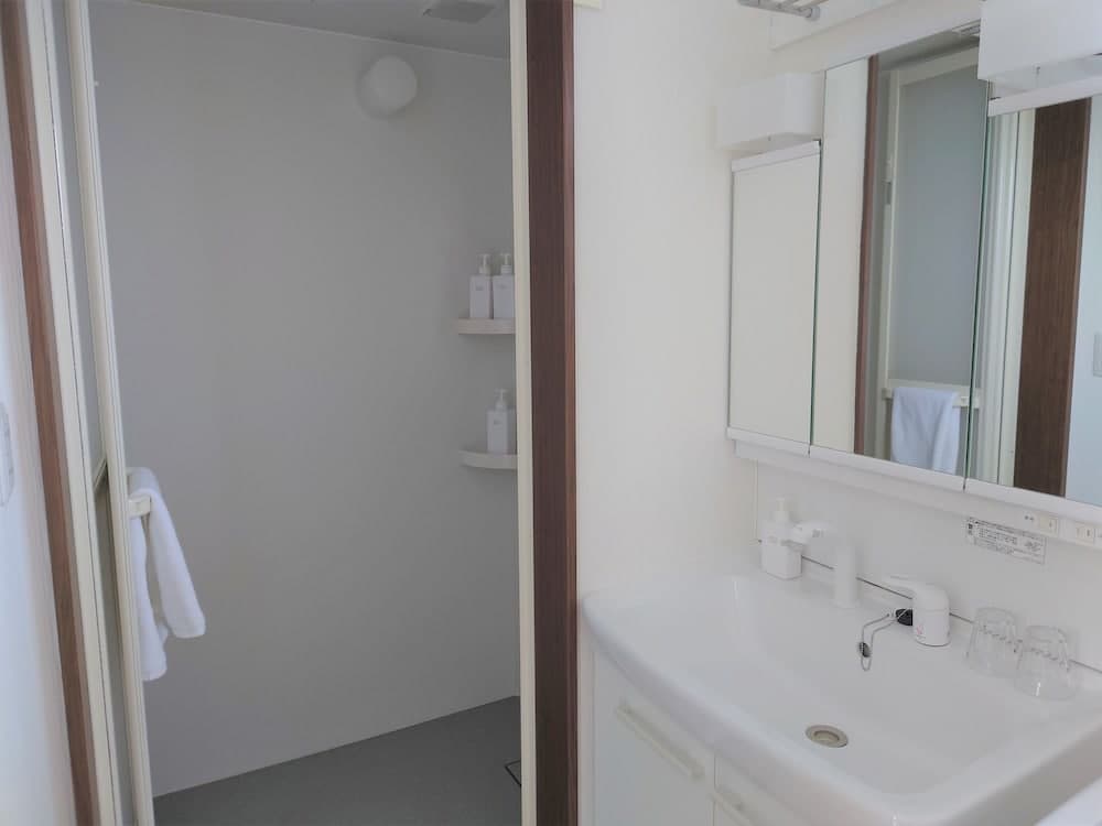 Bathroom shower