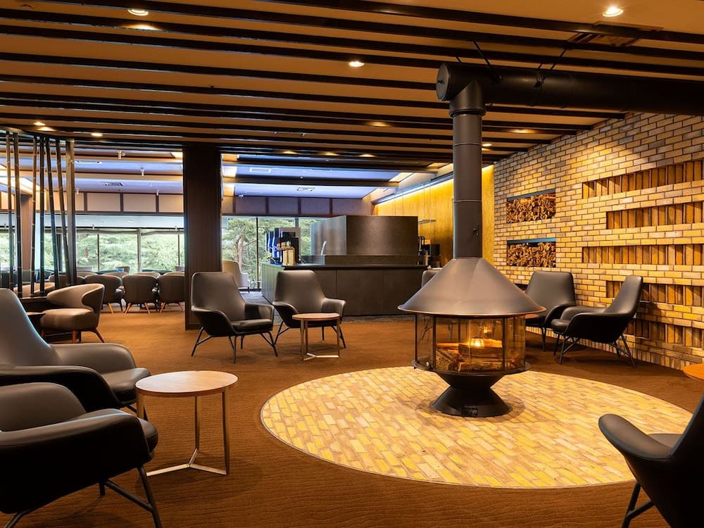 Lobby lounge
