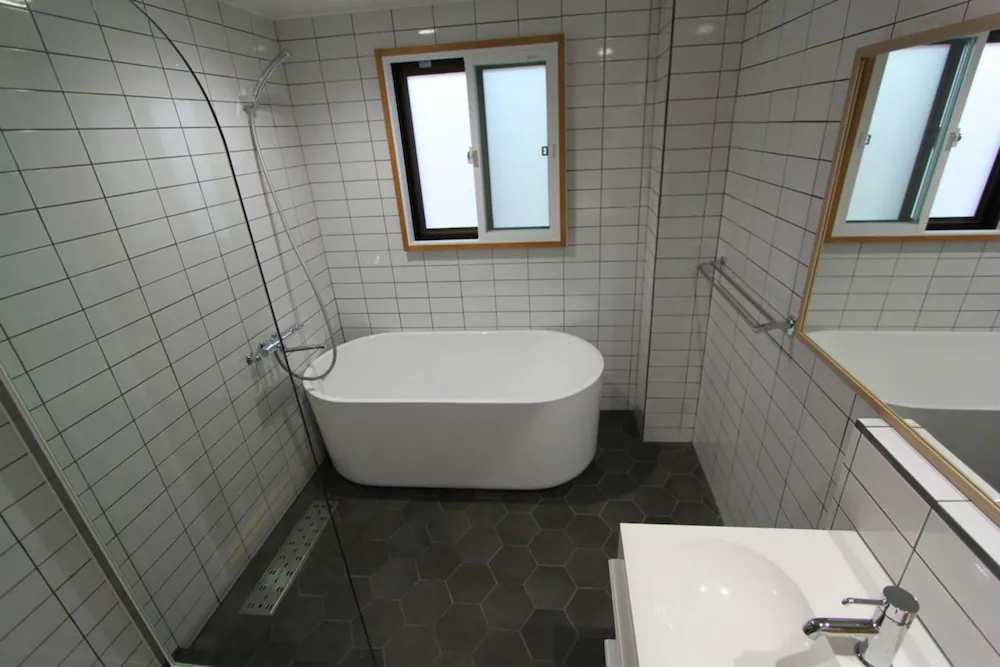 Bathroom amenities