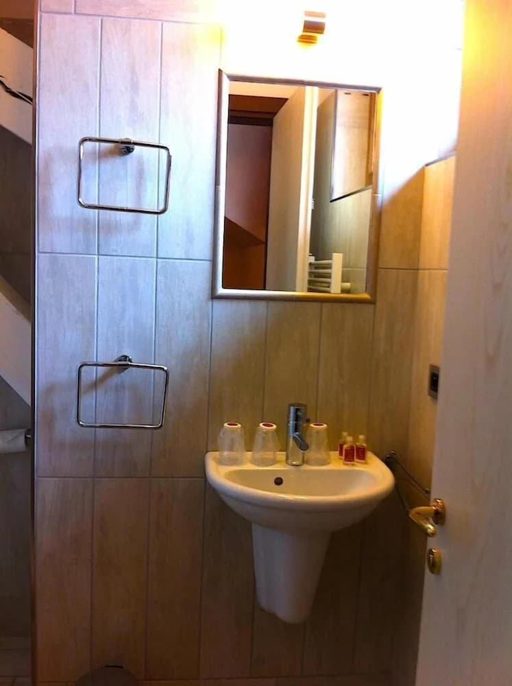 Bathroom sink