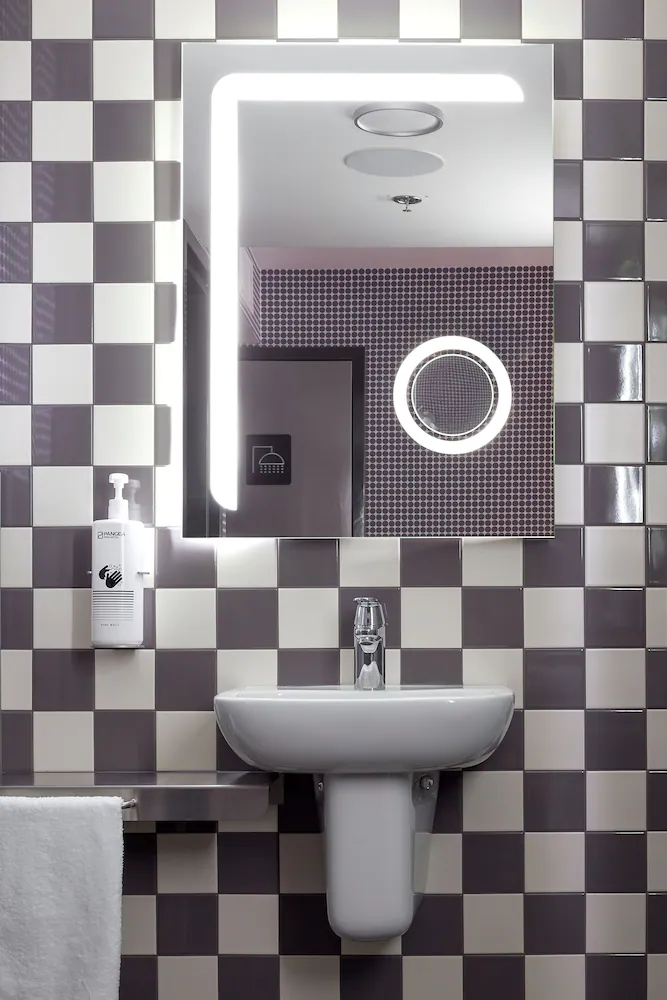 Bathroom sink