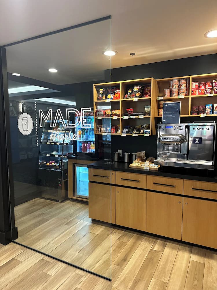 Snack bar