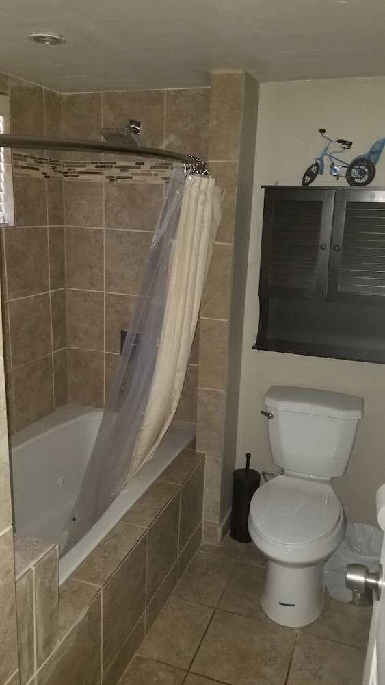 Jetted tub