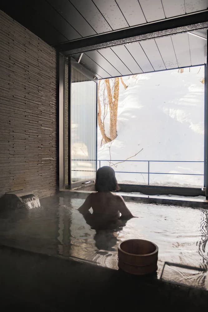 Deep soaking bathtub