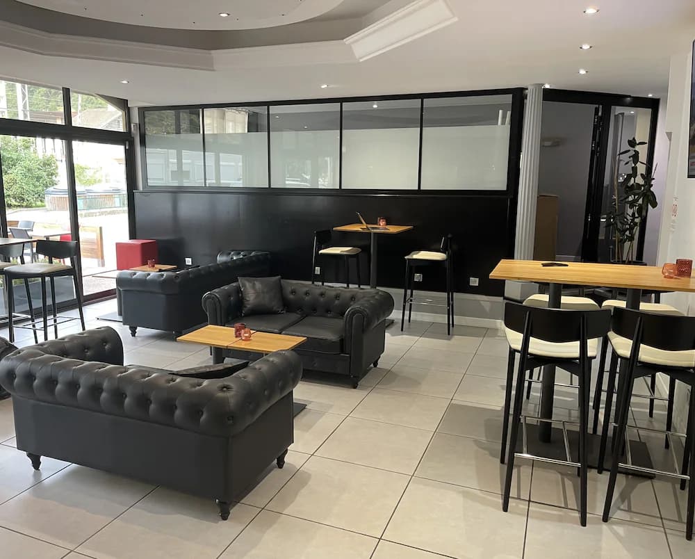 Lobby lounge