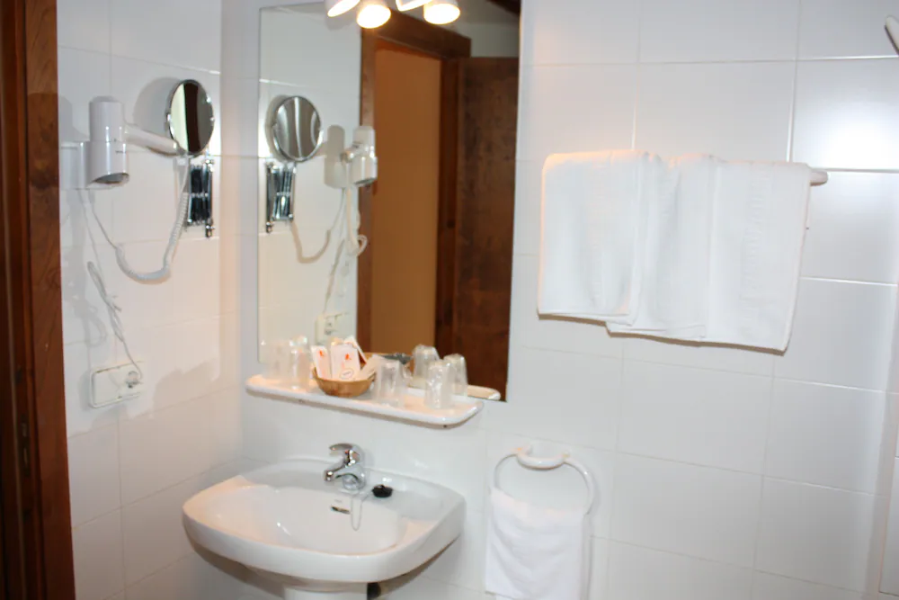 Bathroom sink