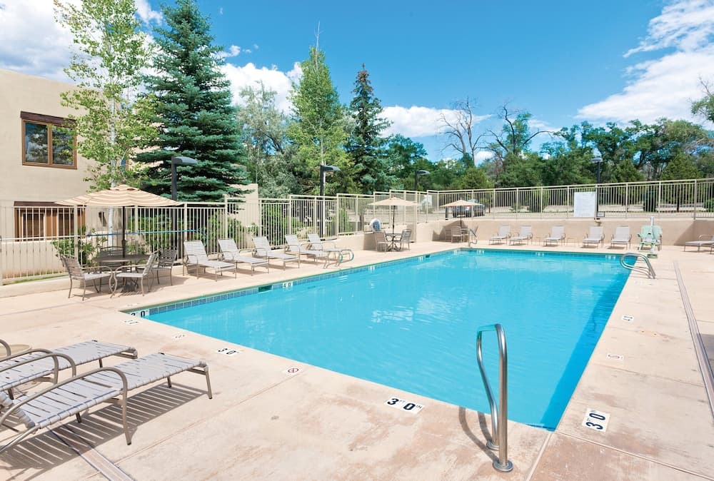 Indoor/outdoor pool