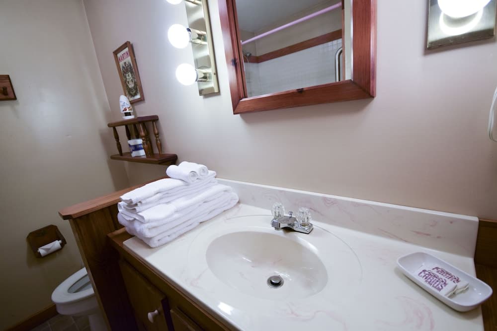 Bathroom sink