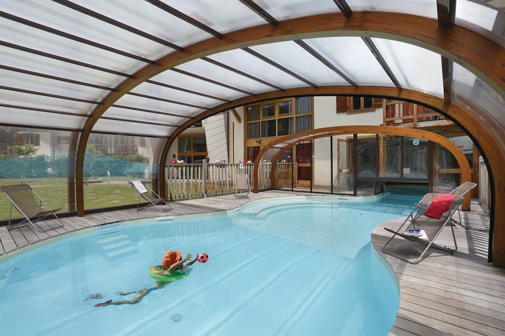 Indoor/outdoor pool