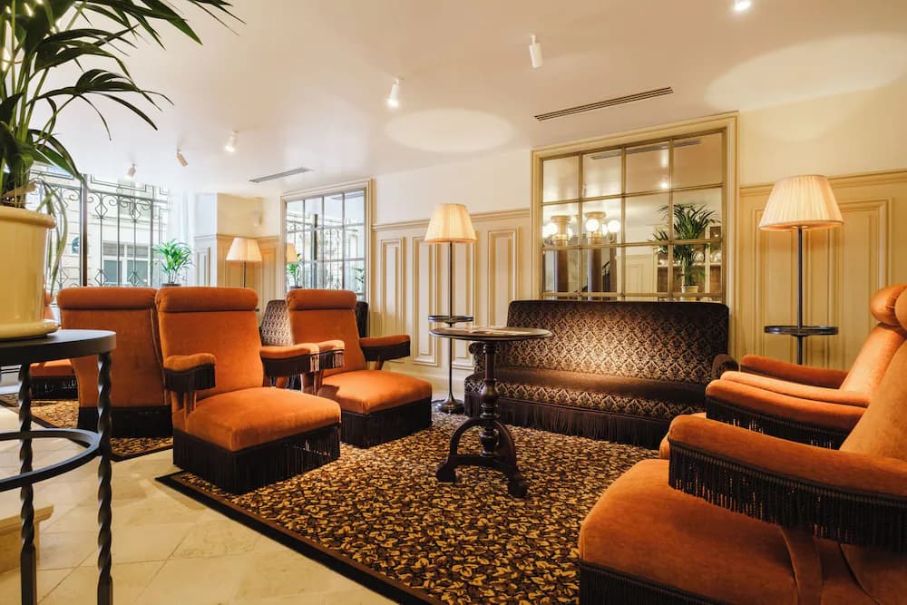 Lobby lounge