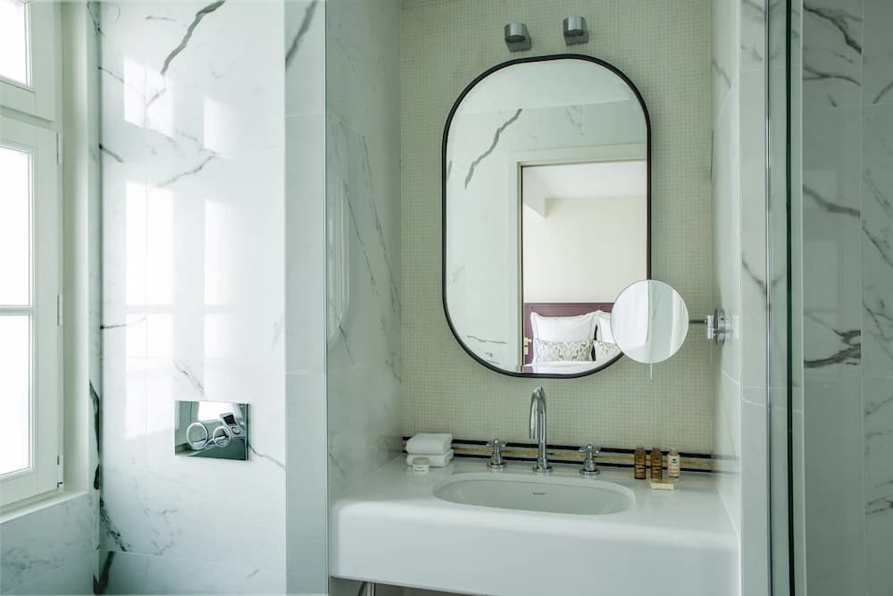 Bathroom amenities