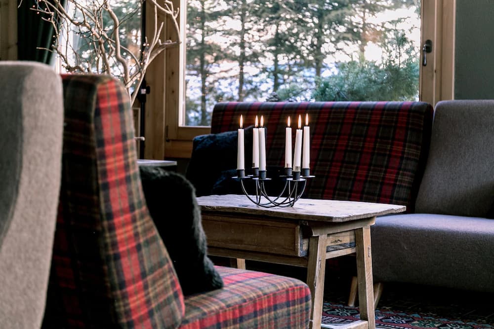 Lobby lounge
