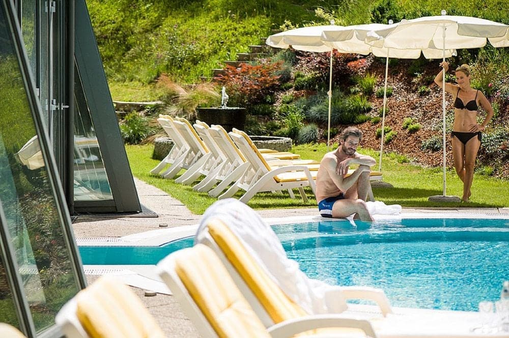 Indoor/outdoor pool