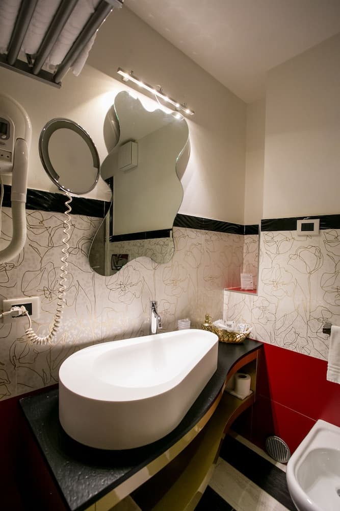 Bathroom sink