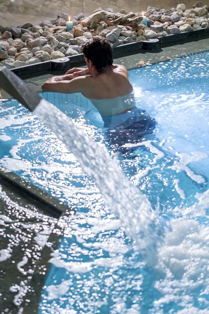 Pool waterfall