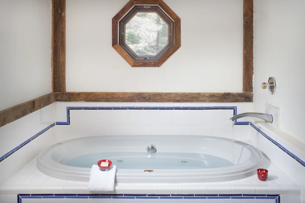 Jetted tub