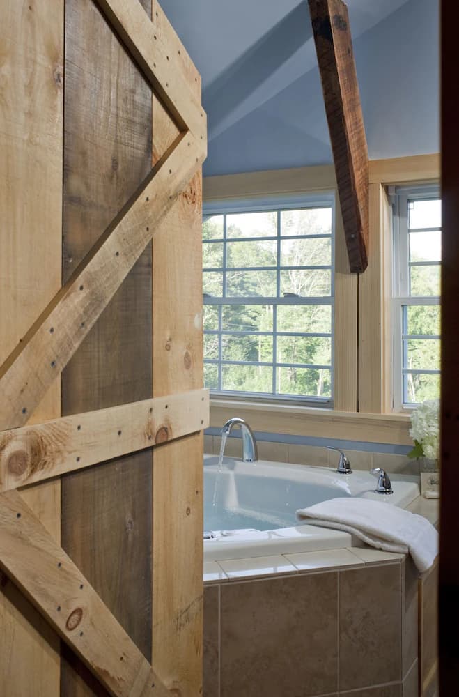 Jetted tub