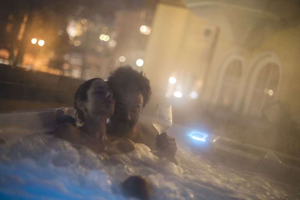 Outdoor spa tub