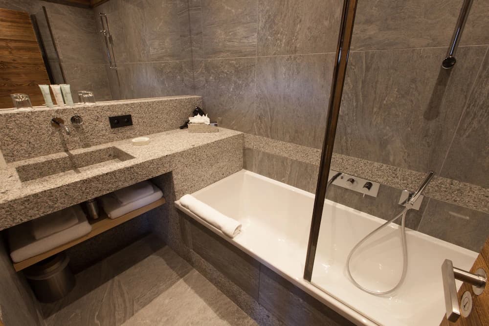 Bathroom amenities