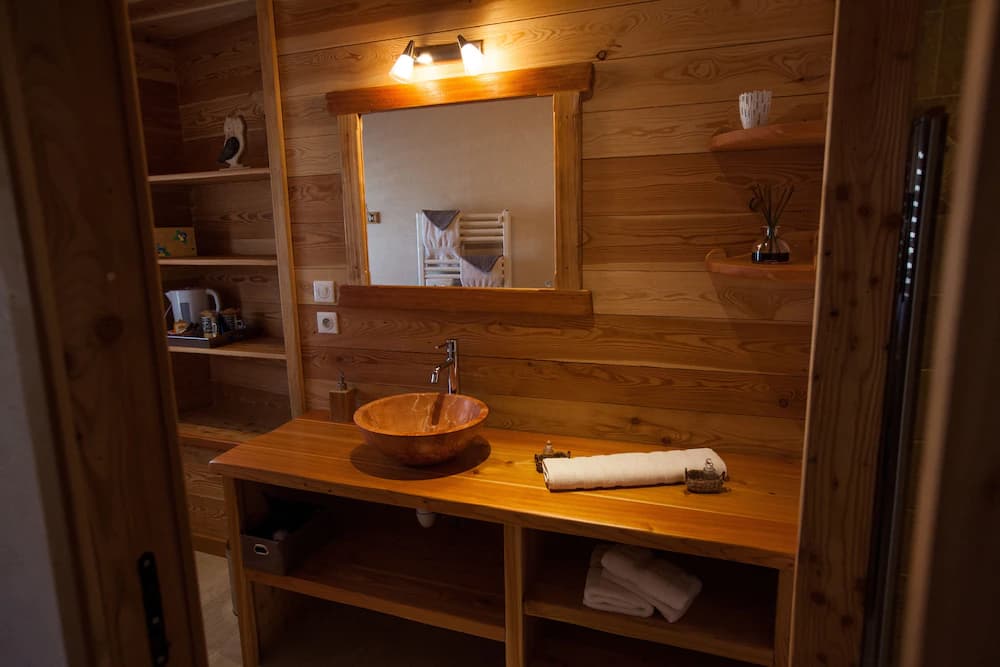Bathroom sink