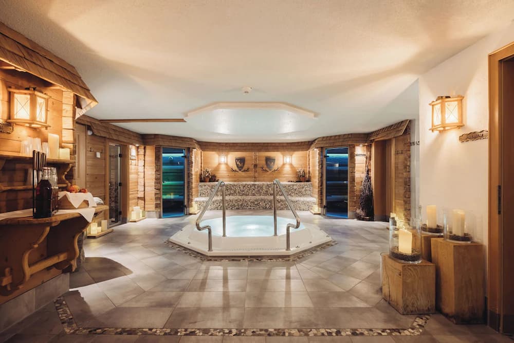 Indoor spa tub