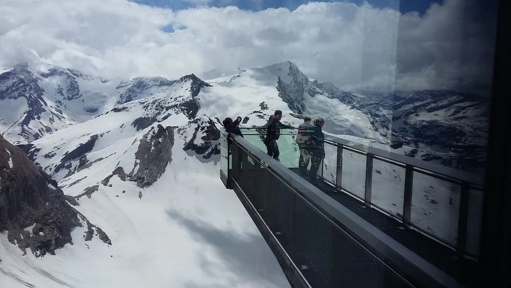 Snow and ski sports
