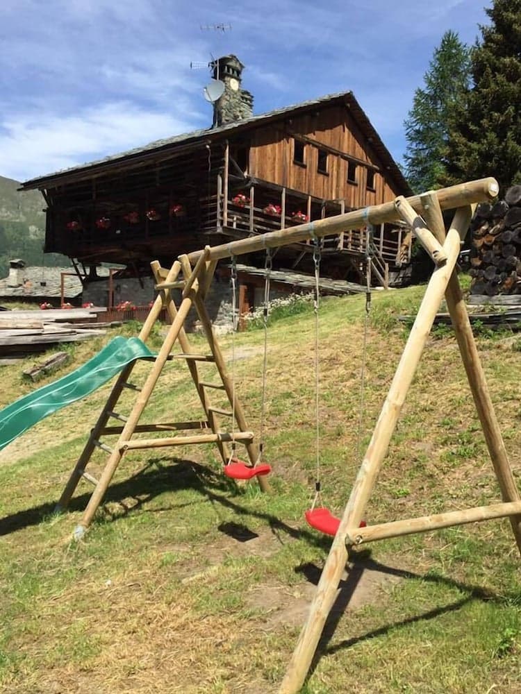 Children's play area - outdoor