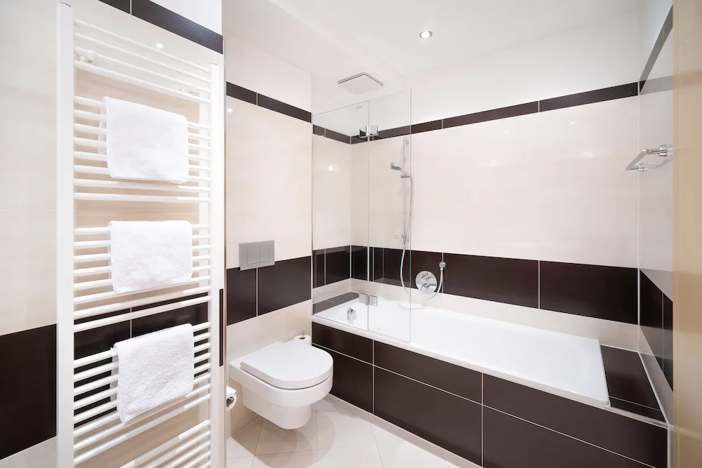 Deep soaking bathtub