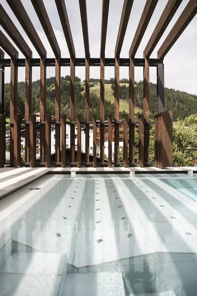 Indoor/outdoor pool