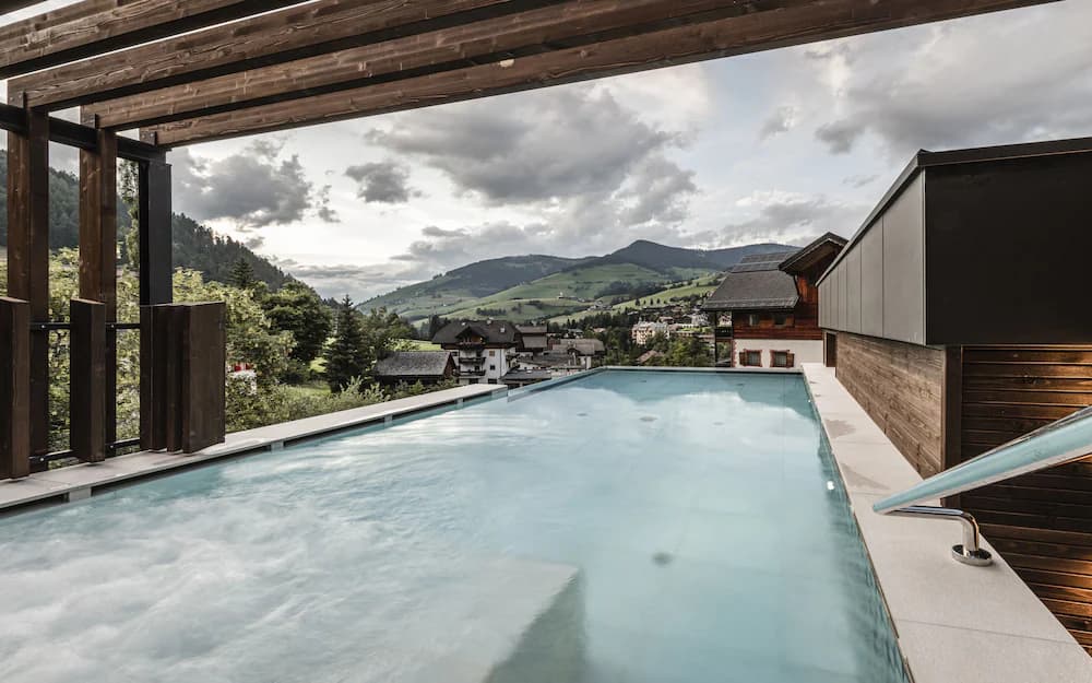 Infinity pool