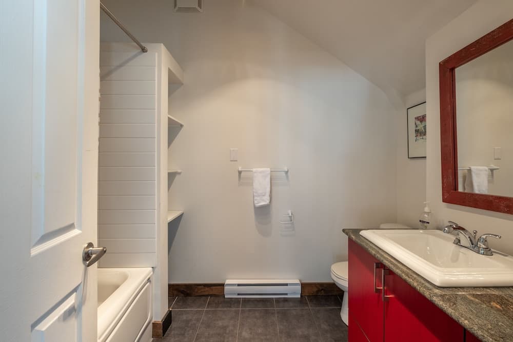 Bathroom amenities