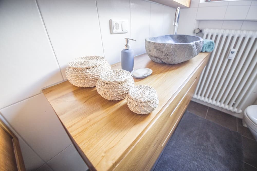 Bathroom amenities