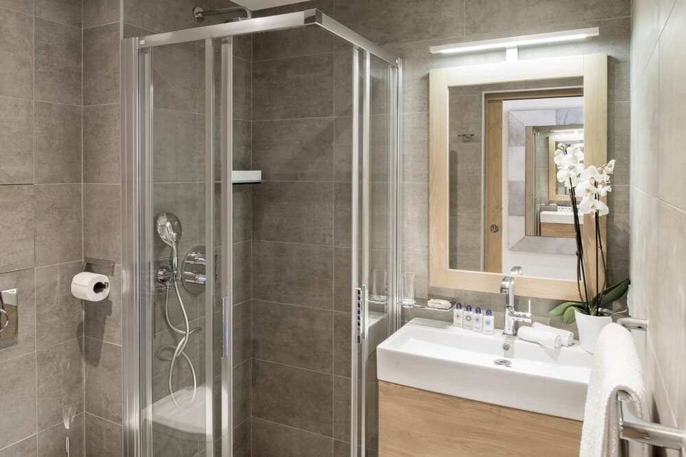 Bathroom shower