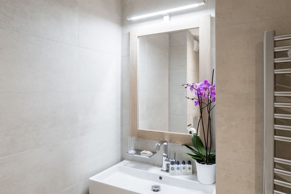 Bathroom sink