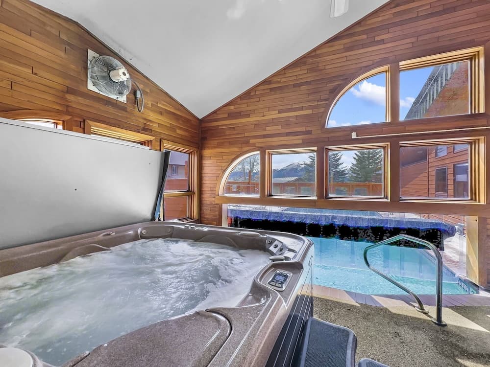 Indoor spa tub